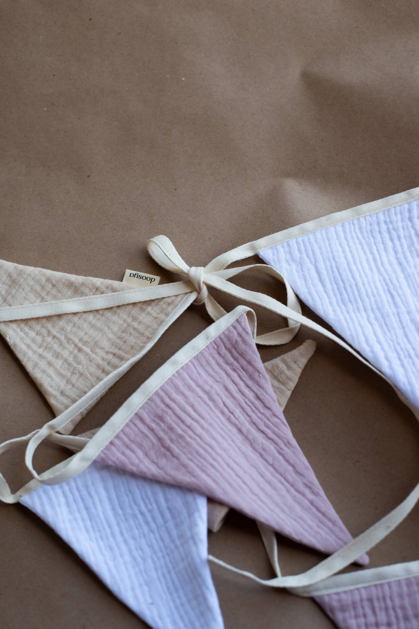 Gerlanda sa zastavicama od muslina (boje na izbor)