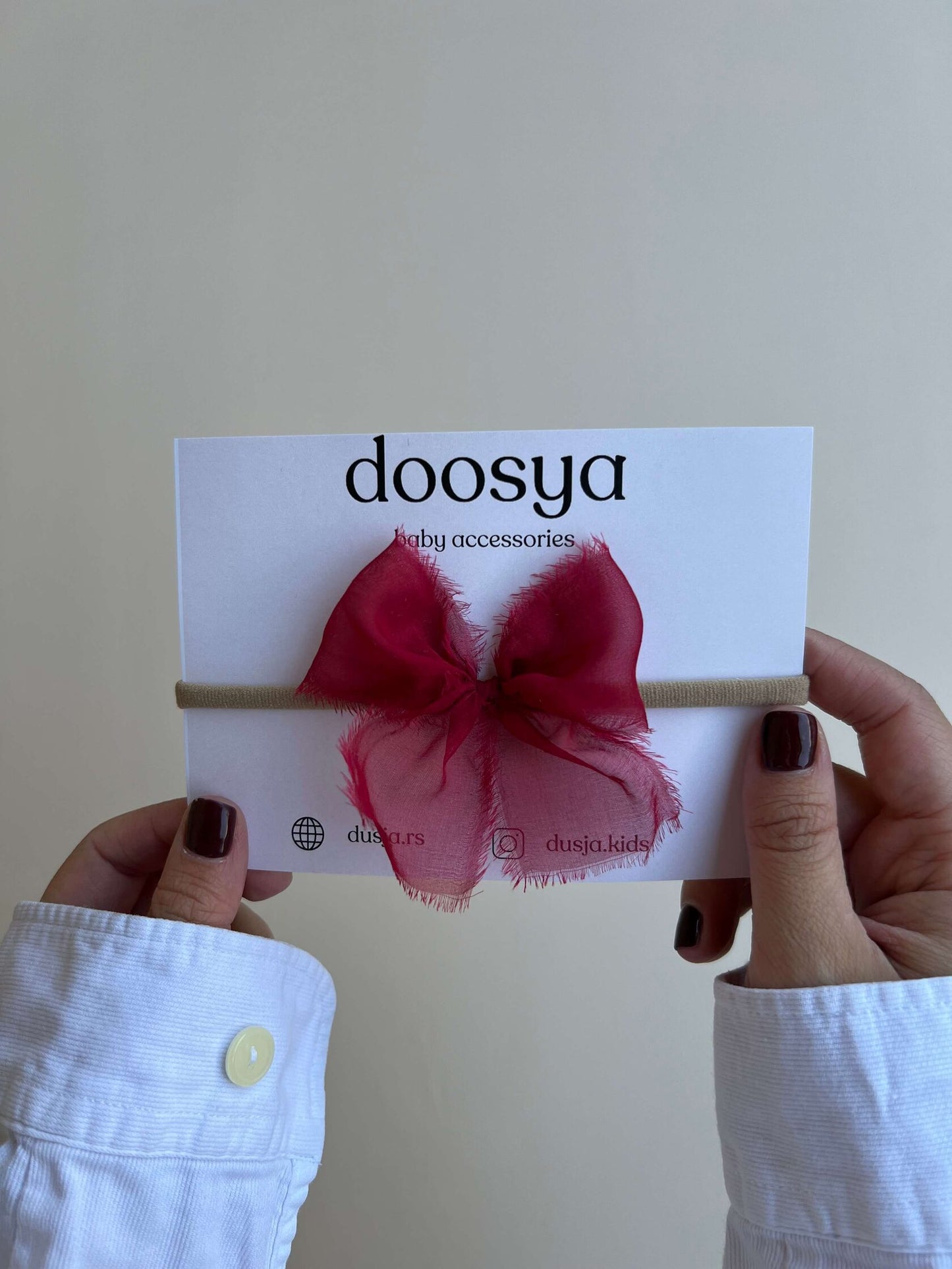 Trakica za bebe sa bordo mašnom od muslin-svile